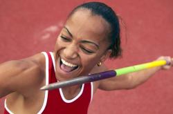 开云体育登录-凯尔特人对阵骑士，西亚卡姆防守端的统治力锁死对手