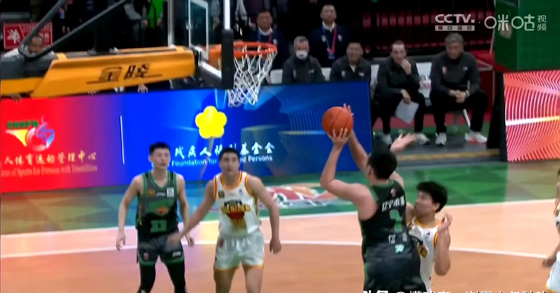 湖北队在主场苦战击败辽宁男篮