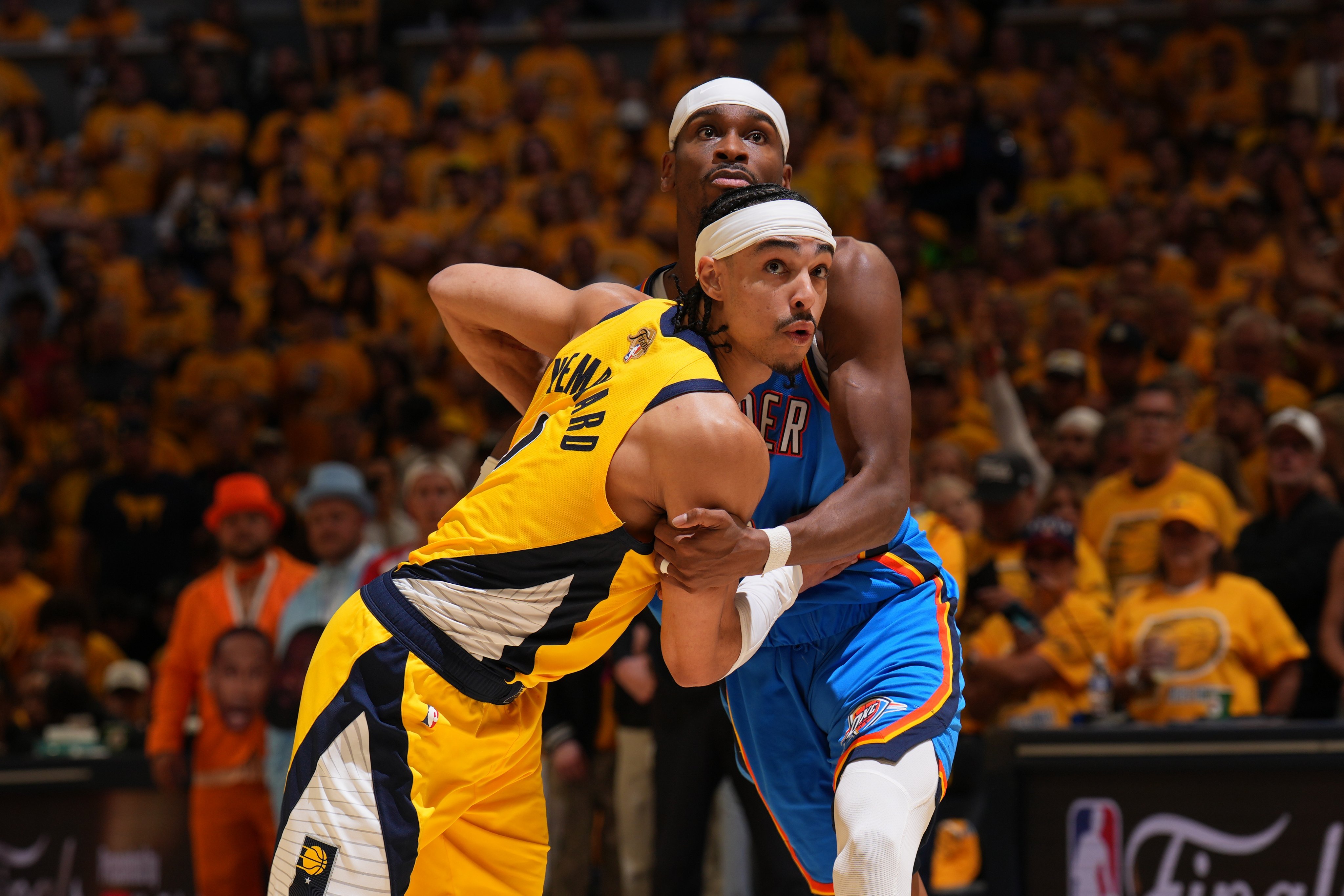 爵士横扫步行者，戈贝尔统治全场