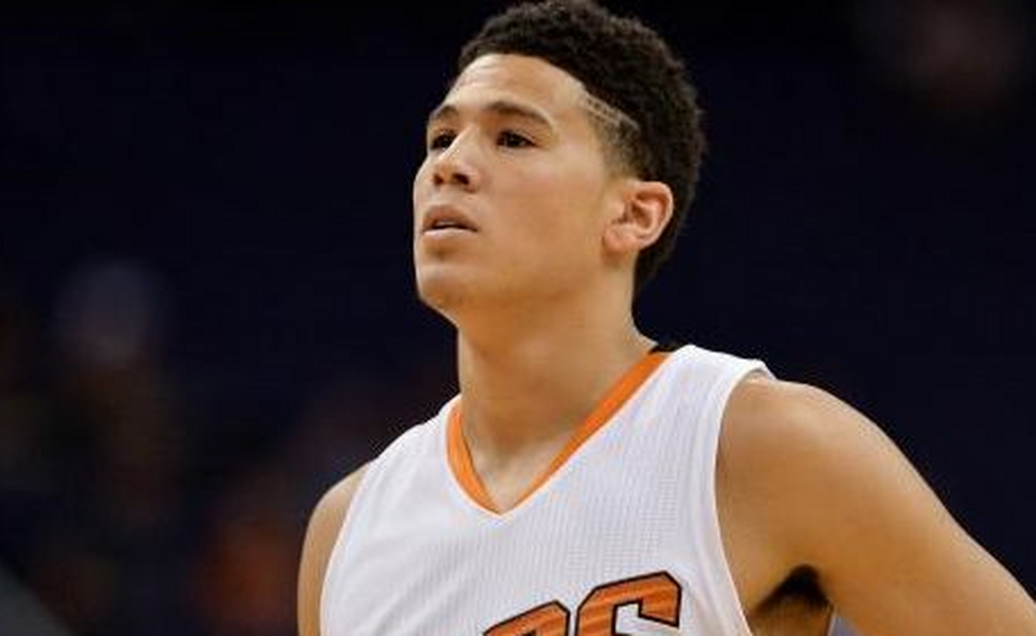 广东队击溃凯尔特人，布克关键进球定乾坤